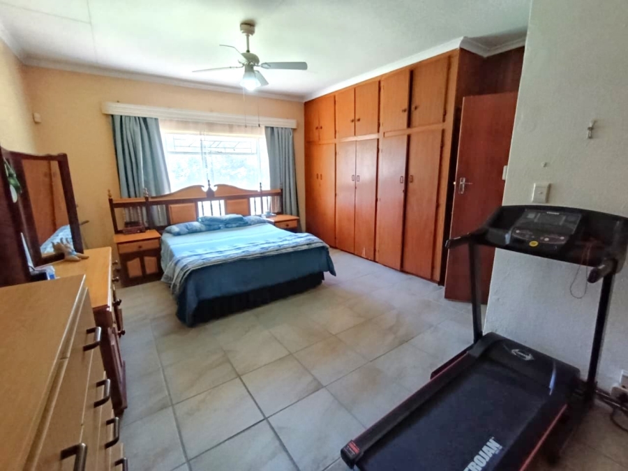 4 Bedroom Property for Sale in Langenhovenpark Free State